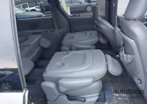 2004 Chrysler Town & Country Touring z USA, uszkodzony, nr VIN 2C4GP54L74R520574